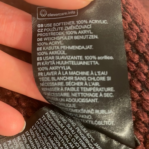 H&M Fall Infinity Scarf - Picture 3 of 3